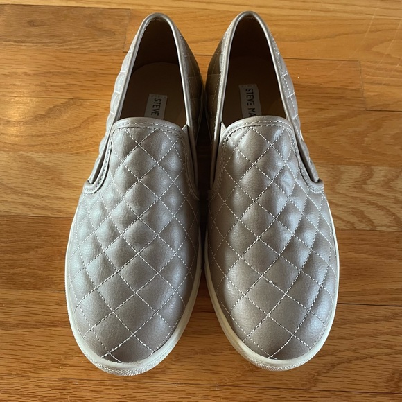 Steve Madden quilted slip on shoe - Picture 3 of 11